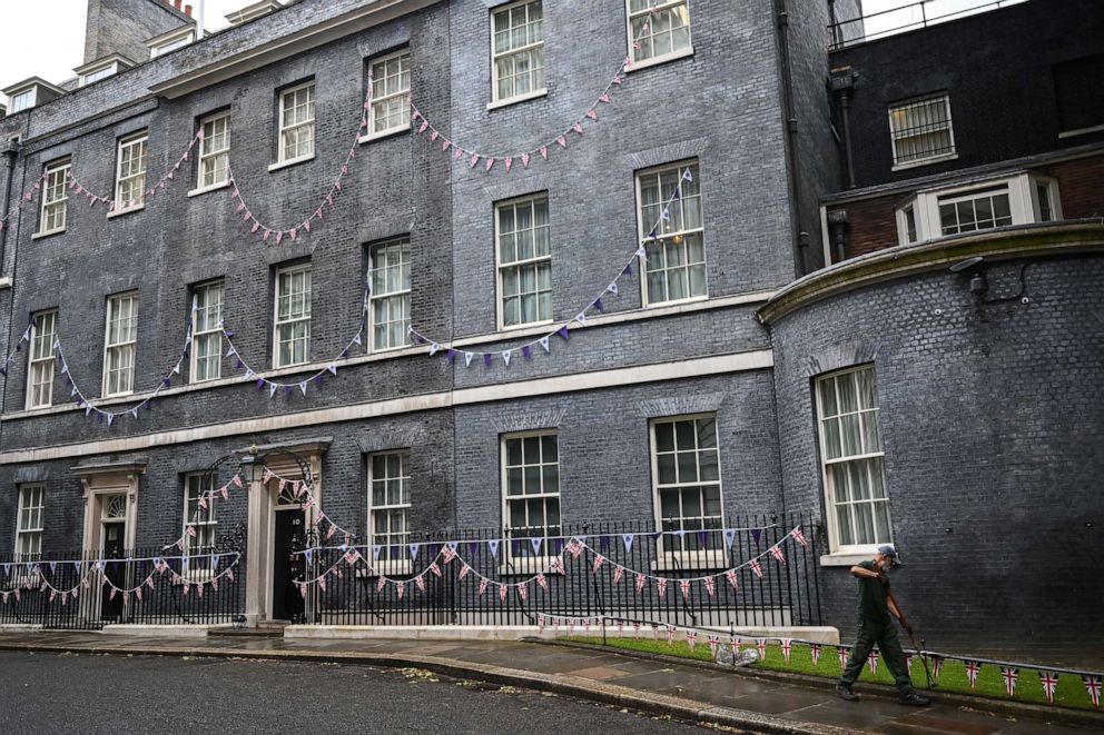 PHOTO: A gardener trims the edges of the lawn outside No. 10 Downing Street on June 06, 2022 in London, England.