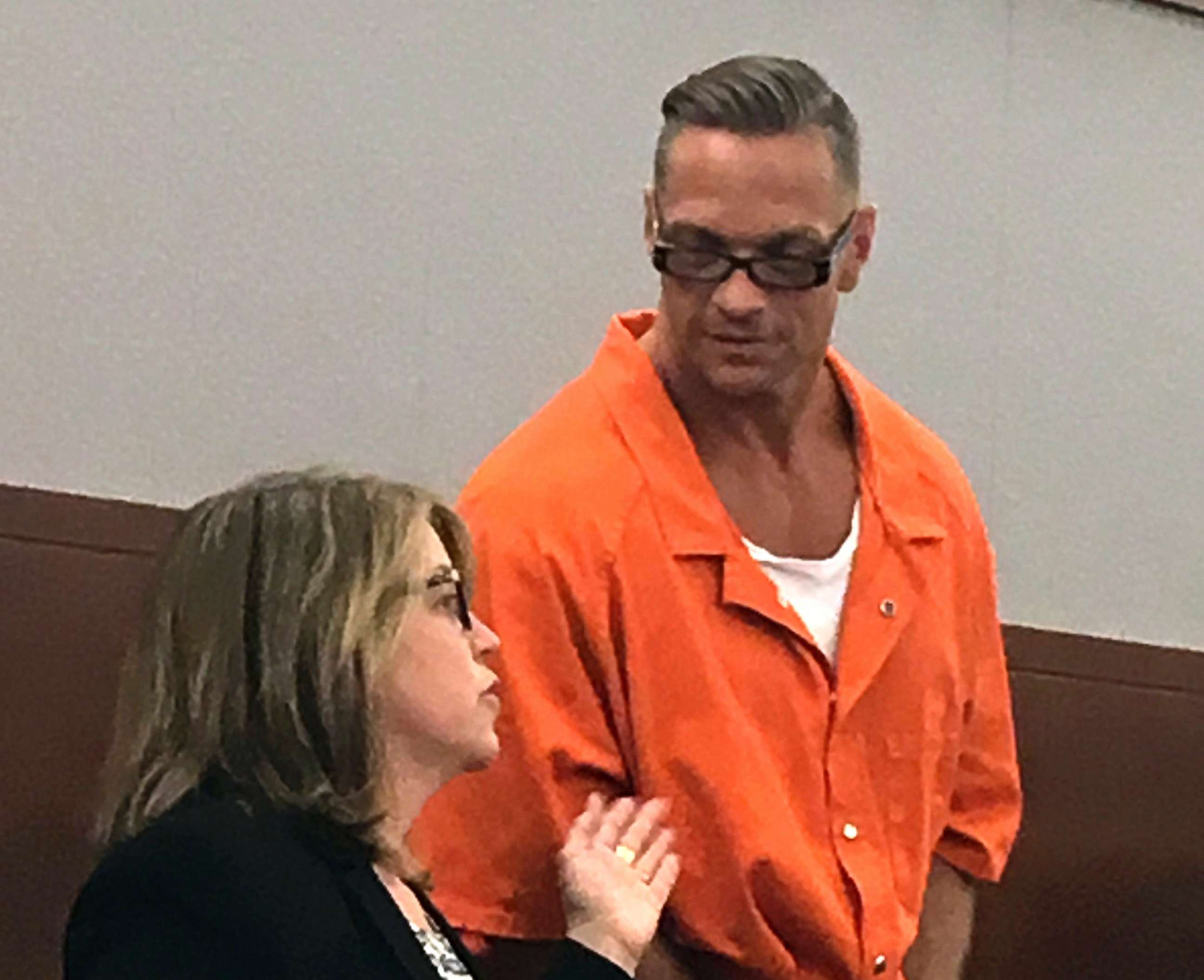 PHOTO: Nevada death row inmate Scott Raymond Dozier, right, confers with Lori Teicher, a federal public defender involved in his case, during an appearance in Clark County District Court in Las Vegas, Aug. 17, 2017. 