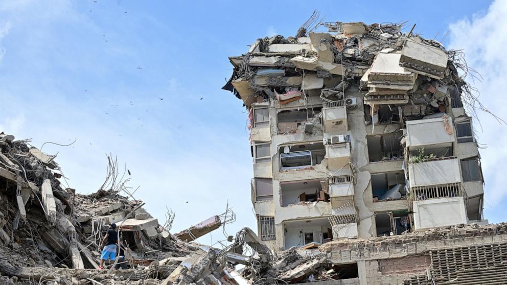 PHOTO: People search for casualties amid the rubble of collapsed buildings, in the aftermath of earthquakes in La Guaira, Venezuela, June 25, 2026. 