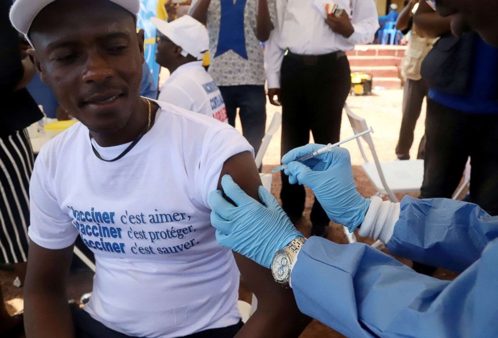 PHOTO: A World Health Organization (WHO) worker administers a vaccination during the launch of a campaign aimed at beating an outbreak of Ebola in the port city of Mbandaka, Democratic Republic of Congo, May 21, 2018.