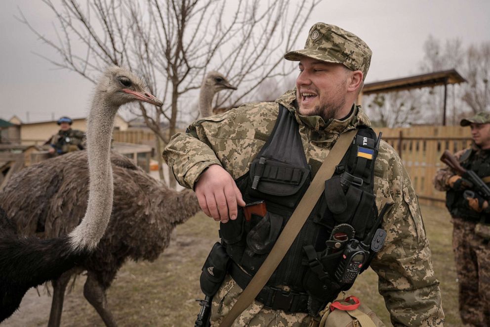 ukrainians-try-to-rescue-exotic-animals-from-abandoned-zoo-abc-news