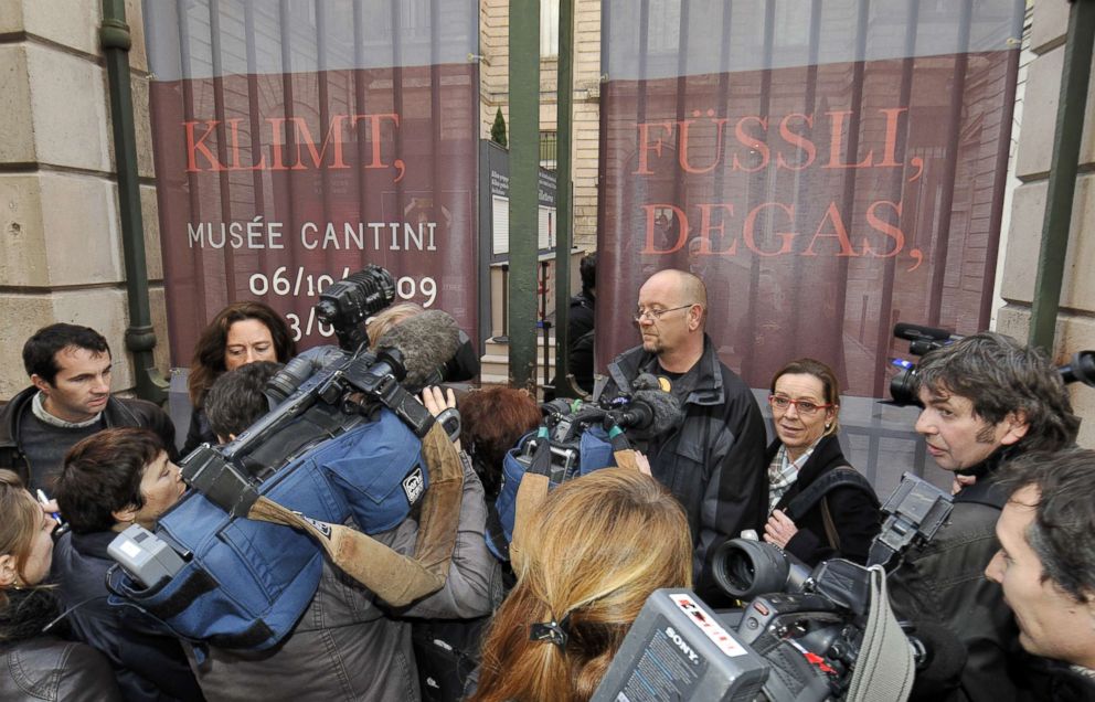 PHOTO: Journalists wait for information at the entrance of Cantini Museum in Marseille, southern France, Dec. 31, 2009, after a painting by 19th century artist Edgar Degas worth of 800,000 euros was stolen overnight.