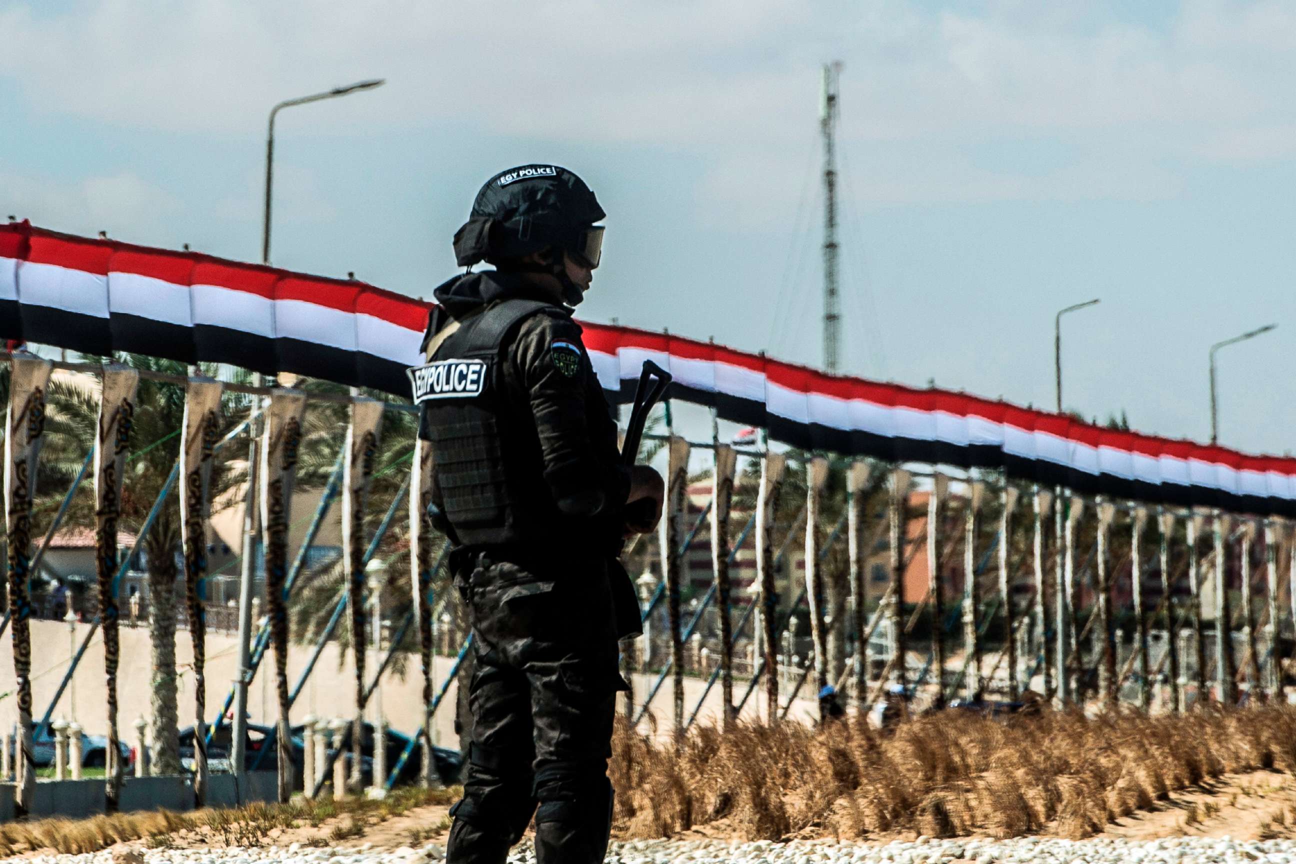 PHOTO: An Egyptian policeman stands guard in the new city of el-Alamien, west of Alexandria, Egypt, Oct. 21, 2017.