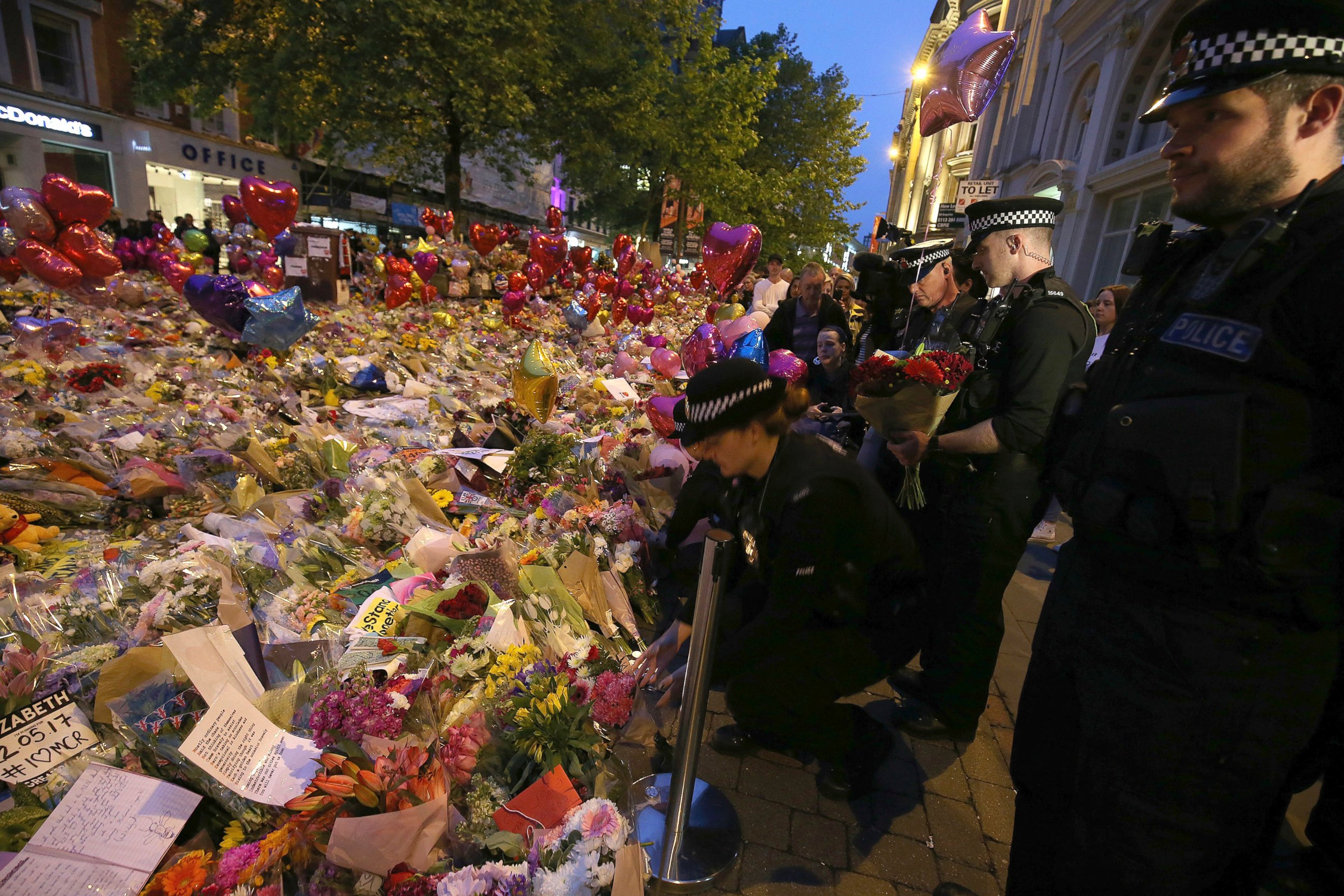 PHOTO: Police officers pay their respects for the victims of the Manchester bombing during a vigil at St Ann's Square in Manchester, Britain, May 29, 2017.