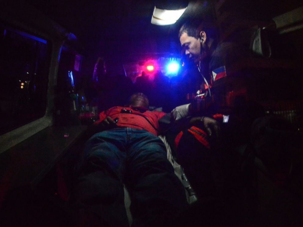 PHOTO: A Filipino rescuer attends to a wounded hotel guest outside the Resort World Manila hotel in Pasay city, Philippines, June 2, 2017.