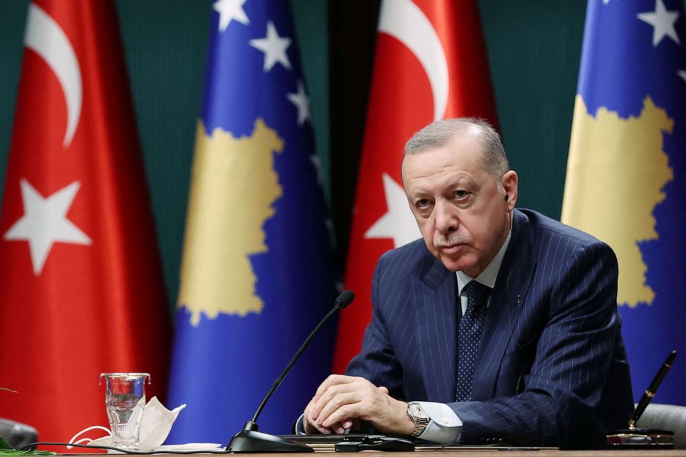 FOTOĞRAF: 1 Mart 2022 tarihli bu dosya fotoğrafında, Türkiye Cumhurbaşkanı Tayyip Erdoğan Ankara'da ortak bir basın toplantısına katılıyor.