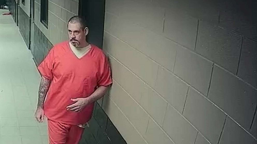 Inside escaped Alabama inmate's criminal history as manhunt intensifies ...