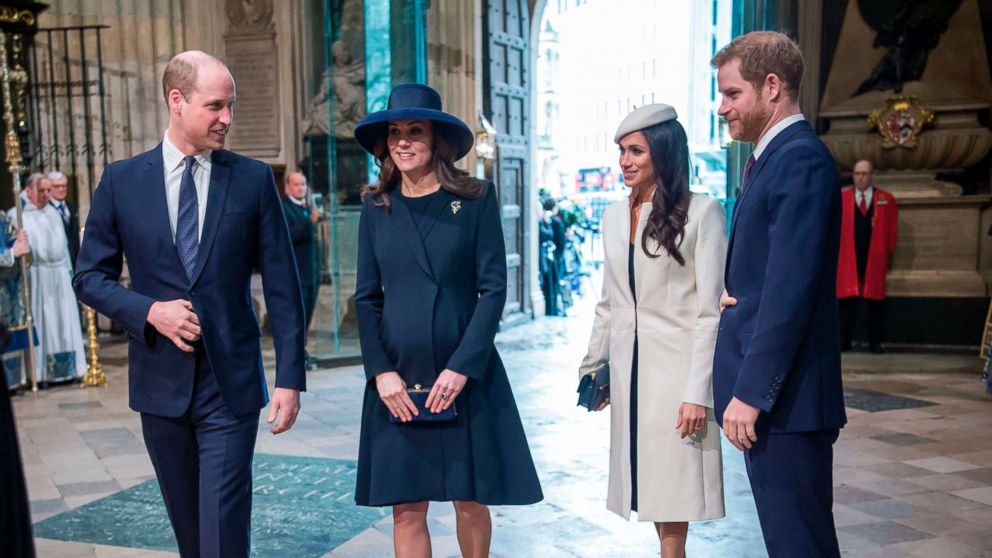 Hats off! Royals get old-timey with tip o' the hat, News