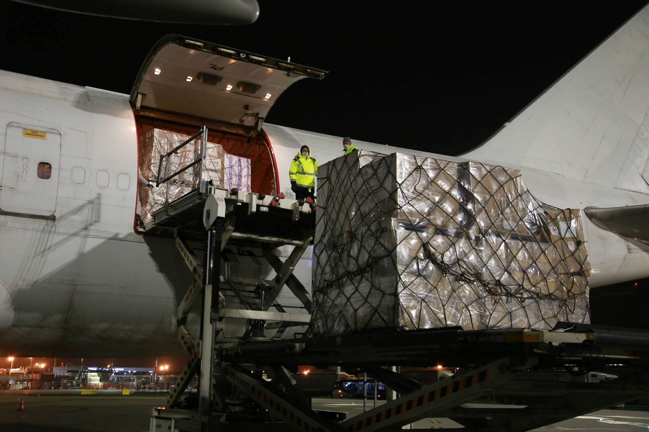 PHOTO: Medical supplies donated by China and its companies are unloaded from an airplane in Belgrade, Serbia, March 26, 2020.