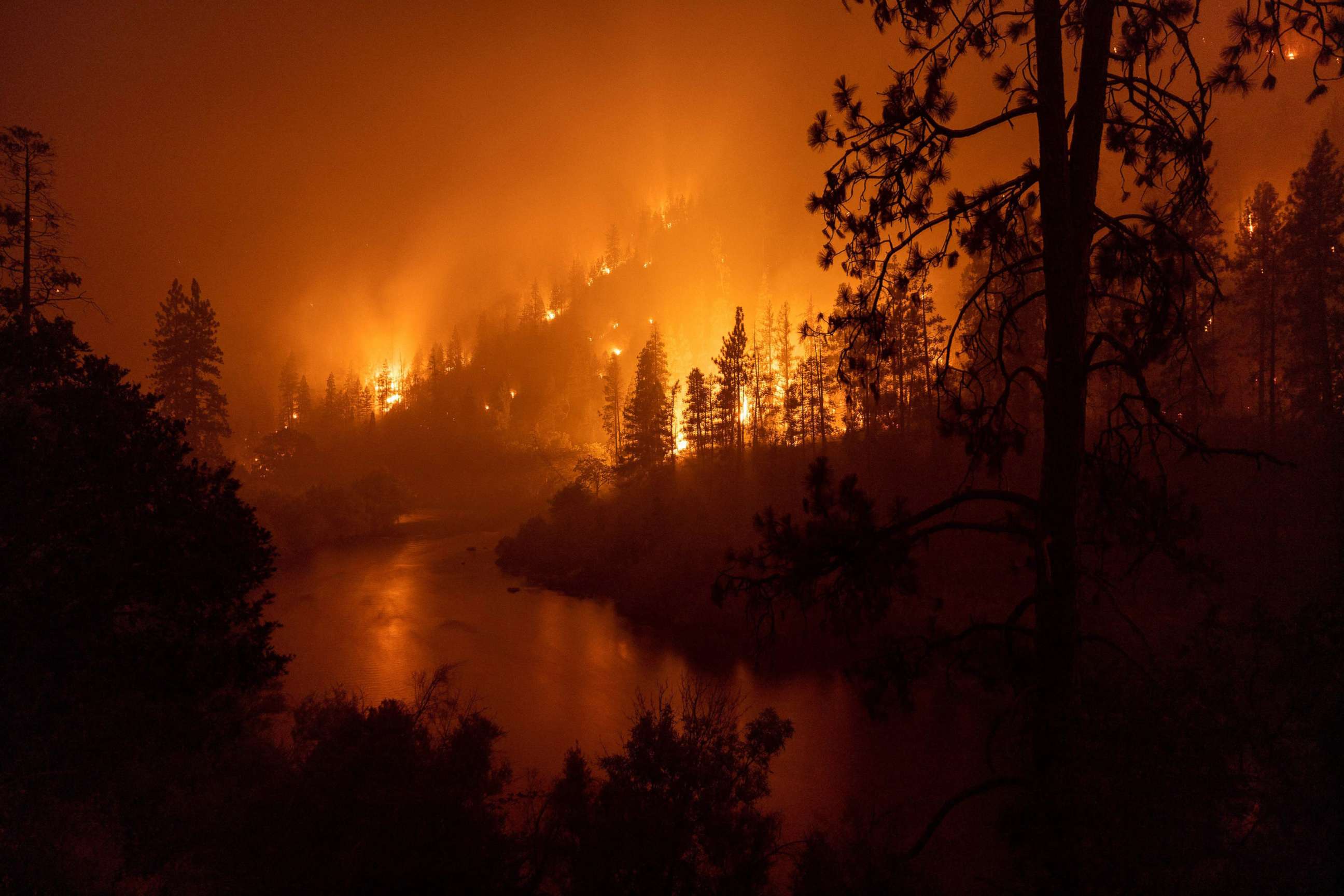 PHOTO: Flames burn to the Klamath River during the McKinney Fire in the Klamath National Forest northwest of Yreka, Calif., July 31, 2022. 