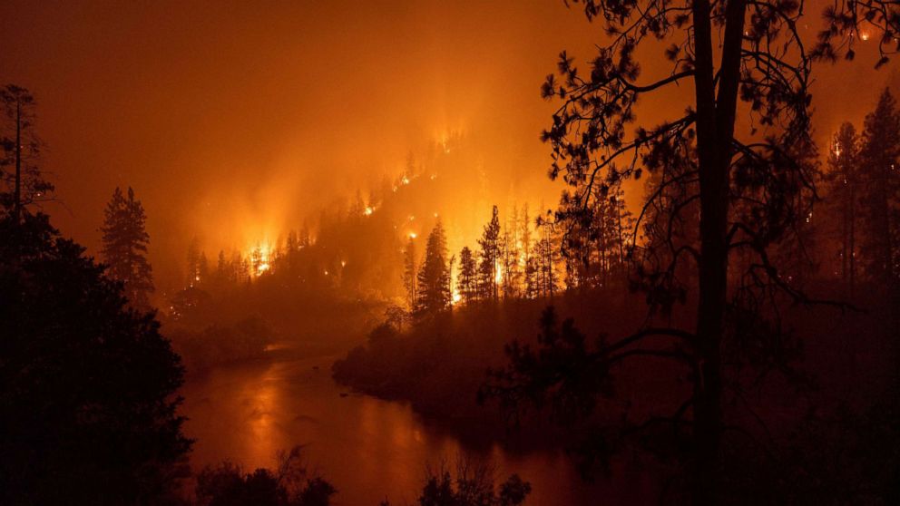 PHOTO: Flames burn to the Klamath River during the McKinney Fire in the Klamath National Forest northwest of Yreka, Calif., July 31, 2022. 