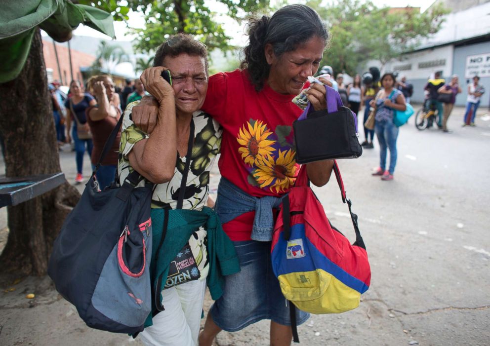 PHOTO: Maria Martinez, left, mother of Jose Rafman and his wife Juanita Bracho, cry after learning he died in a fire a day prior that swept through a police station where he was being detained, in Valencia, Venezuela, March 29, 2018.