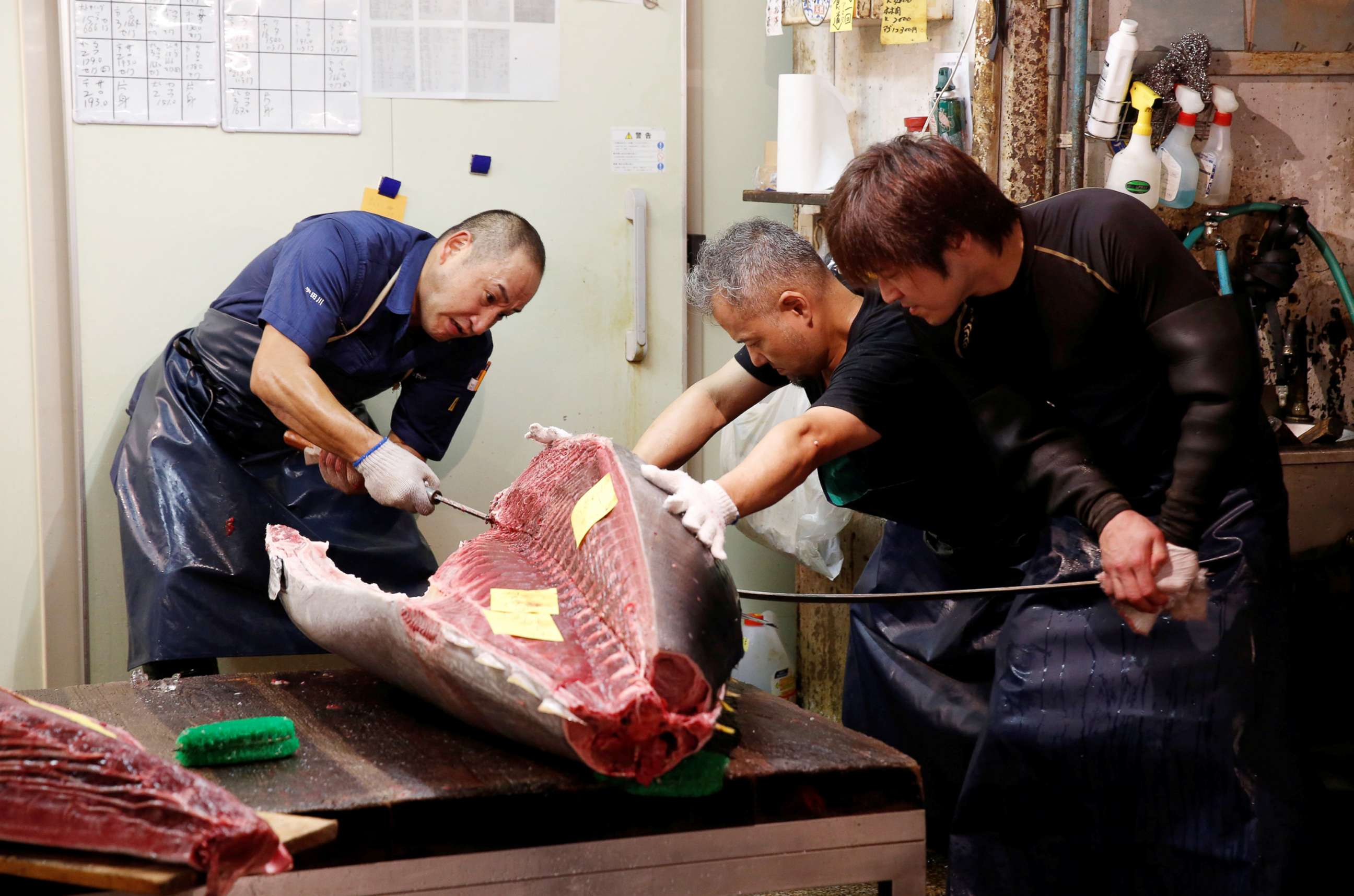 PHOTO: Wholesalers cut fresh tuna fish at the Tsukiji fish market in Tokyo, Sept. 25, 2018.