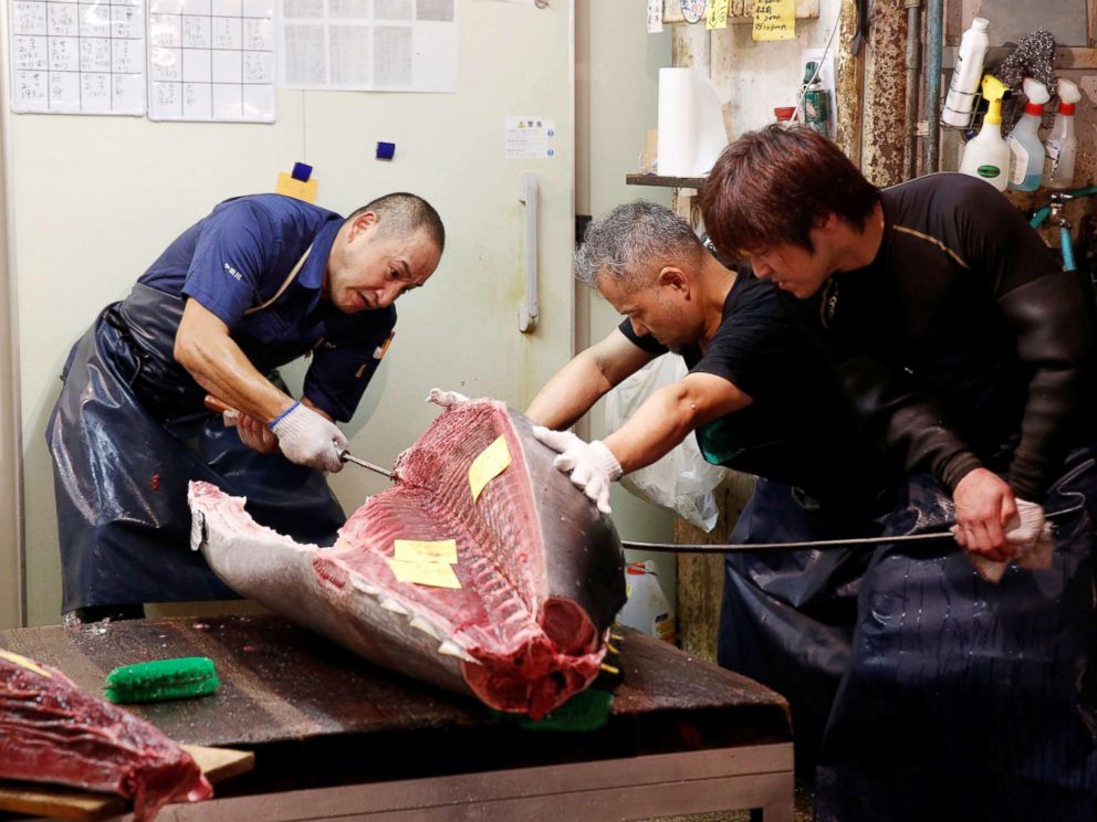 PHOTO: Wholesalers cut fresh tuna fish at the Tsukiji fish market in Tokyo, Sept. 25, 2018.