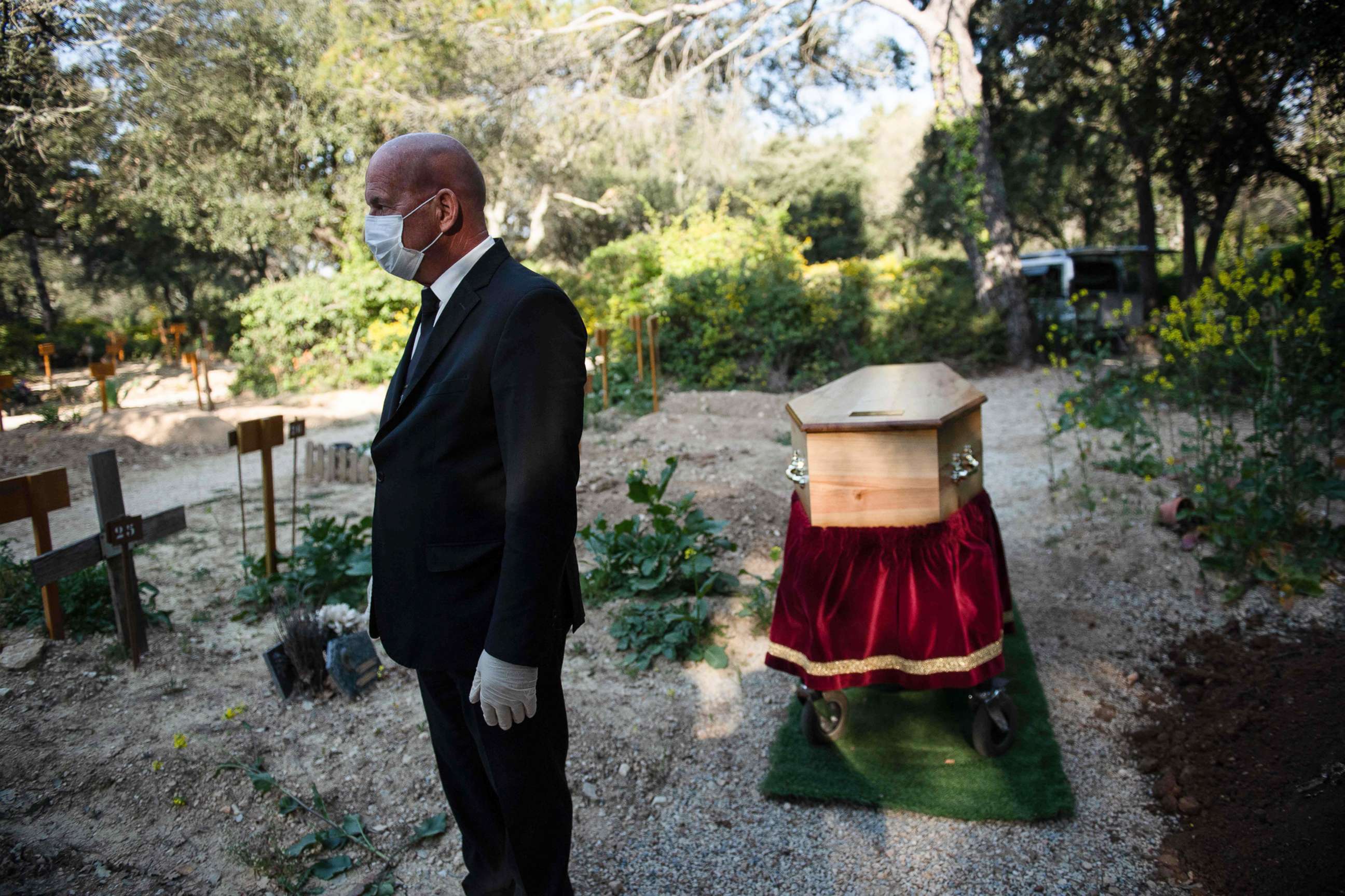 PHOTO: An undertaker wearing a protective mask amid the outbreak of the COVID-19, takes part in the burial ceremony of a man at the Aix-en-Provence cemetery, southern France, on April 7, 2020.