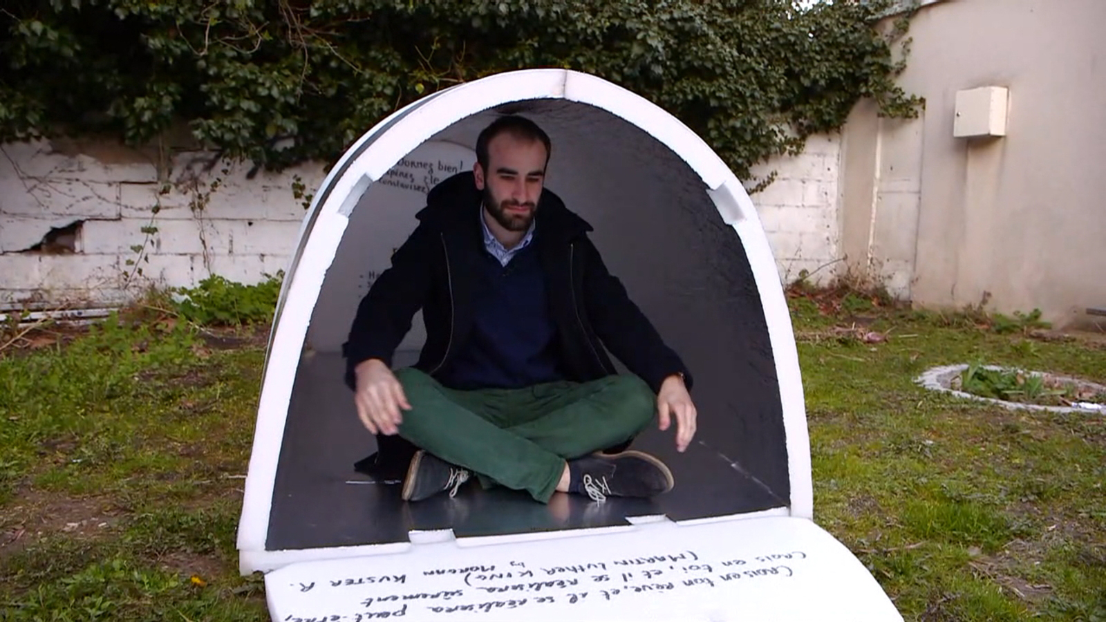 PHOTO: Homeless people in Paris are experimenting a new type of waterproof shelters that remain hot in freezing temperatures.