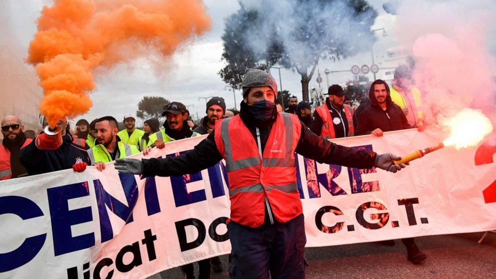 France strikes: Workers bring Paris to a standstill in second mass