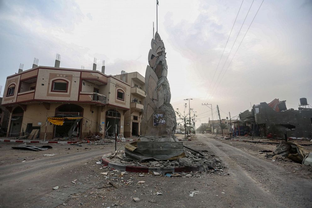 PHOTO: People search through buildings that were destroyed during Israeli air raids in the southern Gaza Strip on October 29, 2023 in Khan Yunis, Gaza.