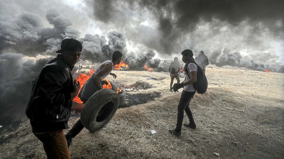 Palestinians protesters are pictured during clashes near the border with Israel in the east of Gaza City, April 20, 2018. 