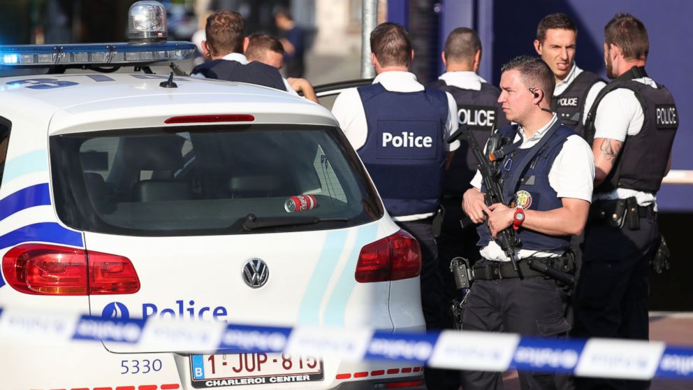 Police stand as they secure the area around a police building in the southern Belgian city of Charleroi following a machete attack on August 6, 2016. 
A machete-wielding man who wounded two policewomen on August 6, in the southern Belgian city of Charleroi has died after being shot by officers. / AFP / BELGA / VIRGINIE LEFOUR / Belgium OUT        (Photo credit should read VIRGINIE LEFOUR/AFP/Getty Images)