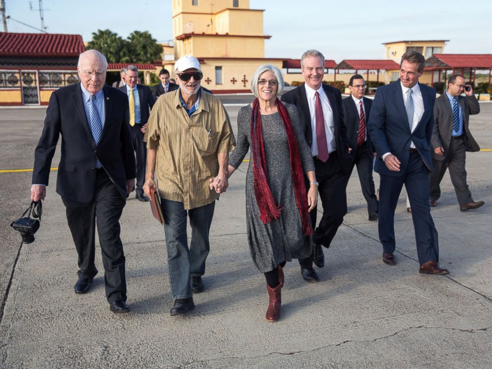 PHOTO: Alan Gross on the tarmac with his wife, Judy Gross, attorney Scott Gilbert, Sen. Jeff Flake, Sen. Patrick Leahy, and Rep. Chris Van Hollen, after being released from Cuban prison, at an airport near Havana, Cuba, December 17, 2014.