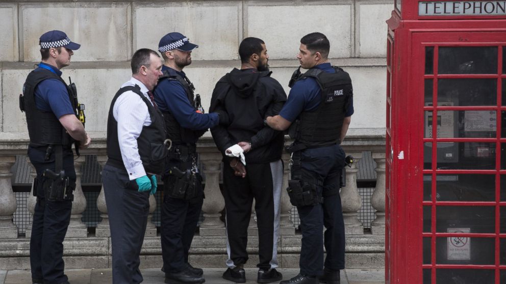 Man armed with knives arrested in London on terror charges - ABC News