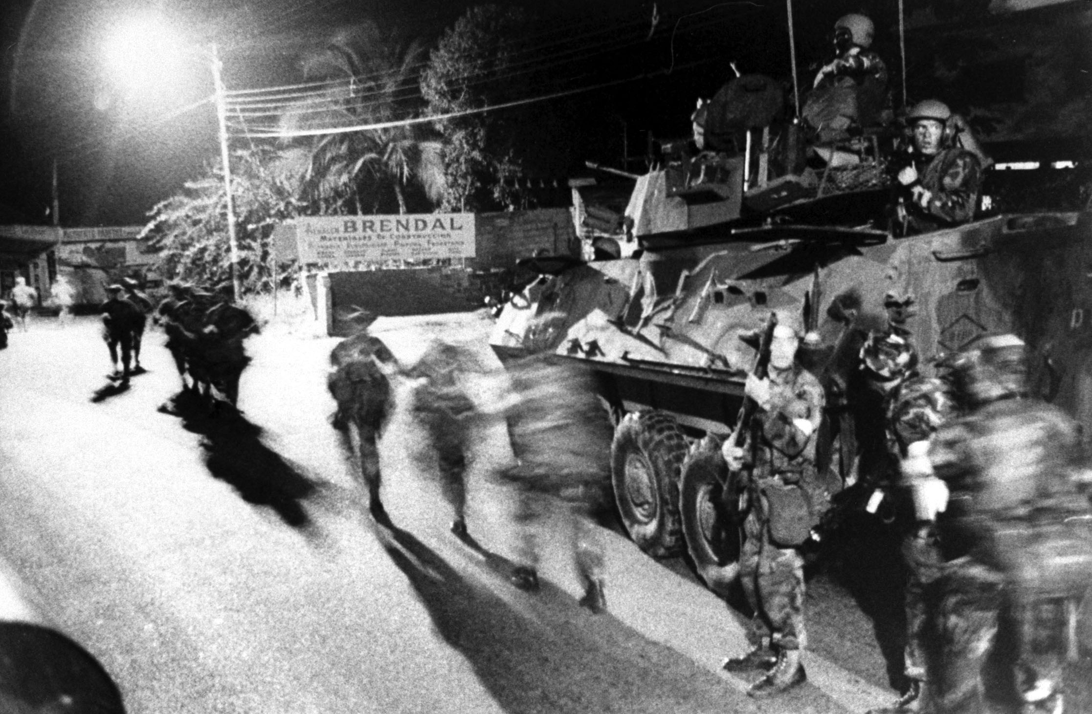 PHOTO: US Marines from Second Light Armored Infantry Battalion and First Fleet Anti-terrorism Security Team conducting Operations on foot during Panama invasion, Dec. 20, 1989.