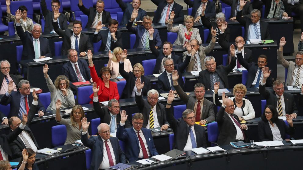 Parliamentarians at the Bundestag approve with a show of hands a resolution to recognize the 1915 Armenian genocide, June 2, 2016, in Berlin.