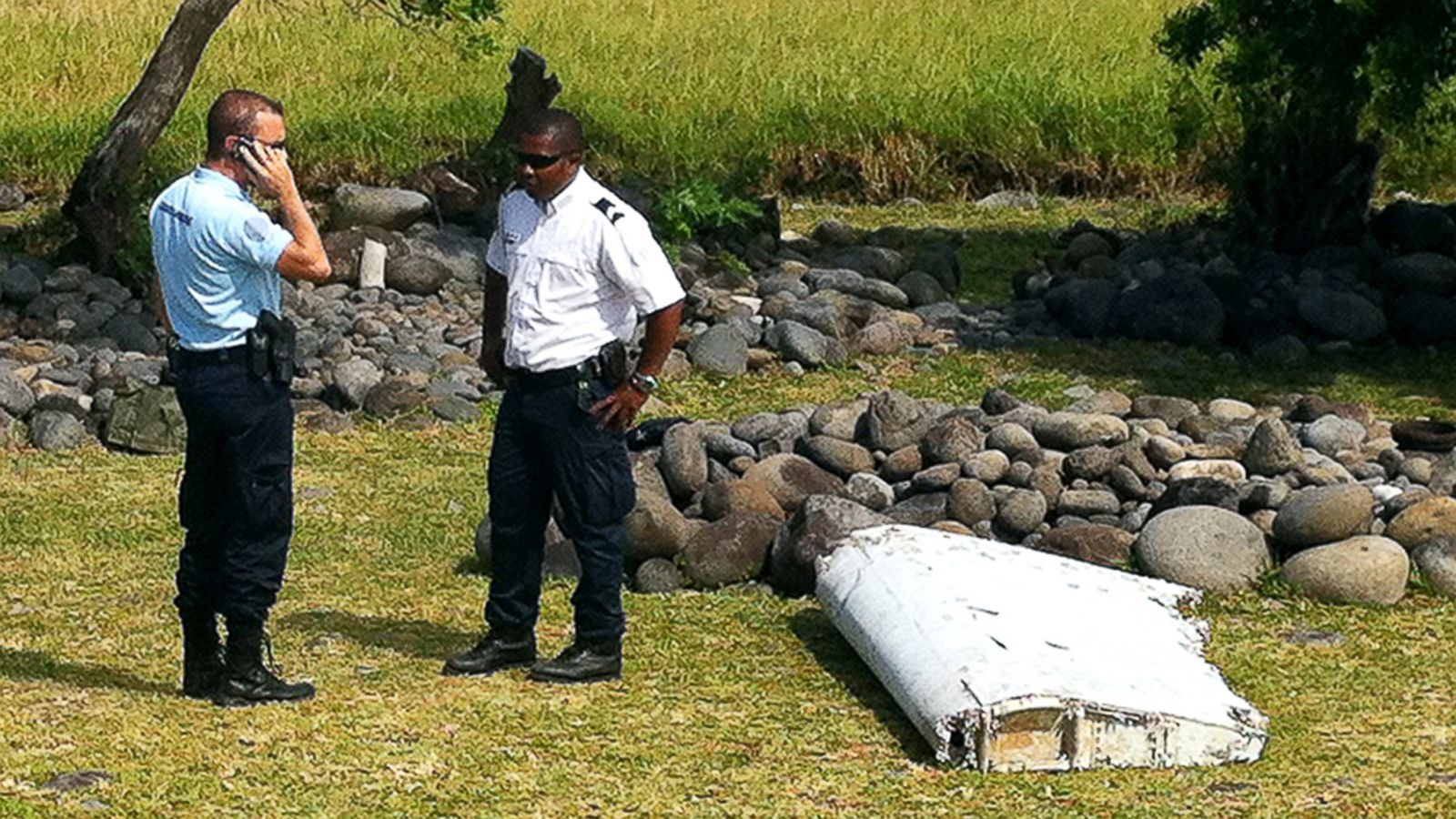 Mh370 Debris Found In Indian Ocean Appears To Be Boeing 777 Abc News