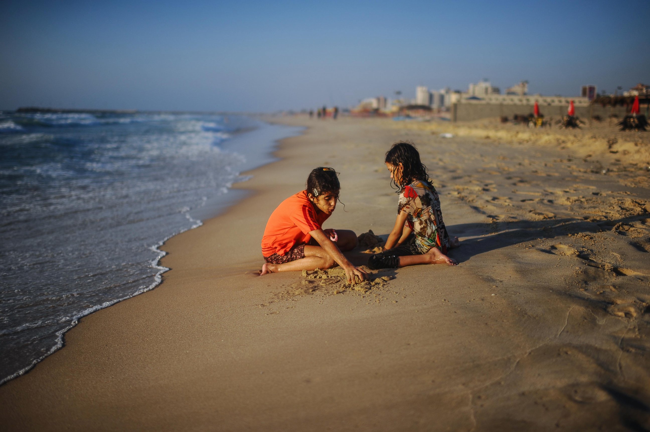 PHOTO: Palestinian children spend their time on the beaches during 72-hour humanitarian ceasefire in Gaza city, Gaza, Aug. 5, 2014. 