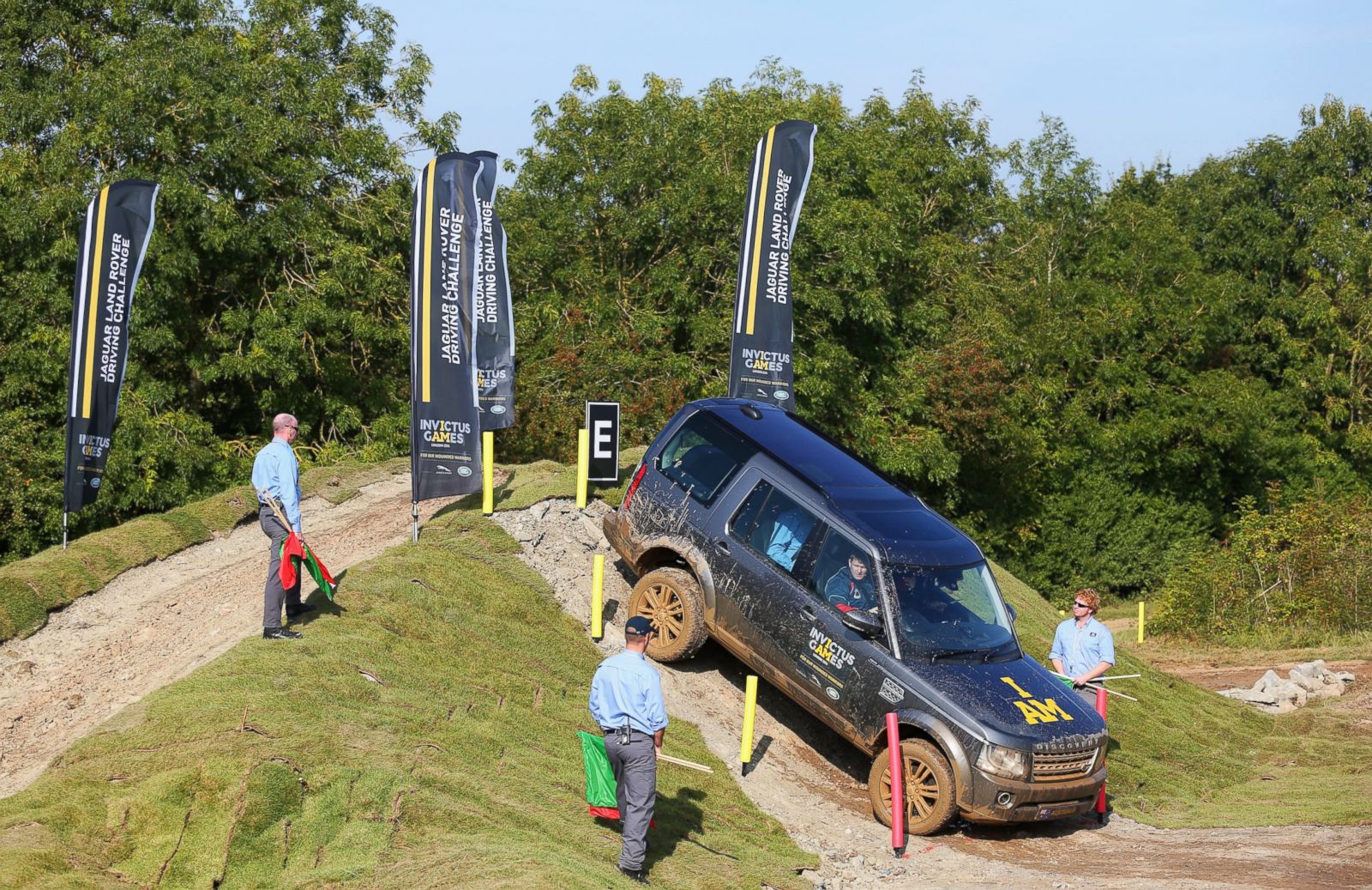 INSPIRATIONAL INVICTUS GAMES COUPLE WOLF AND KATRIEN WIN LAND ROVER 'ABOVE  AND BEYOND' AWARD