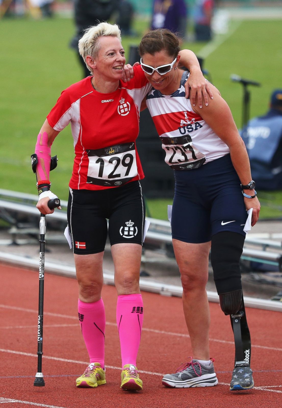 INSPIRATIONAL INVICTUS GAMES COUPLE WOLF AND KATRIEN WIN LAND ROVER 'ABOVE  AND BEYOND' AWARD