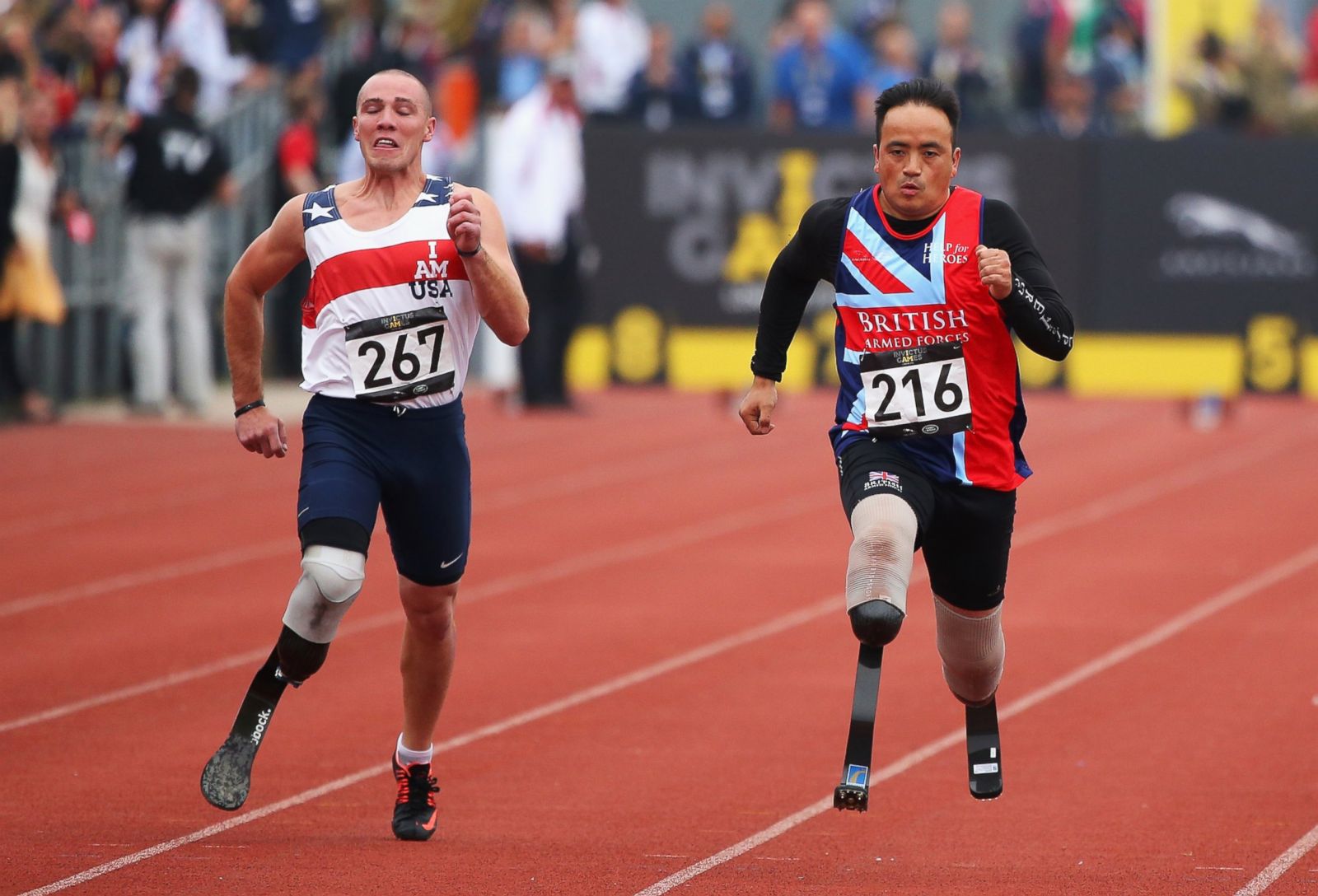 INSPIRATIONAL INVICTUS GAMES COUPLE WOLF AND KATRIEN WIN LAND ROVER 'ABOVE  AND BEYOND' AWARD