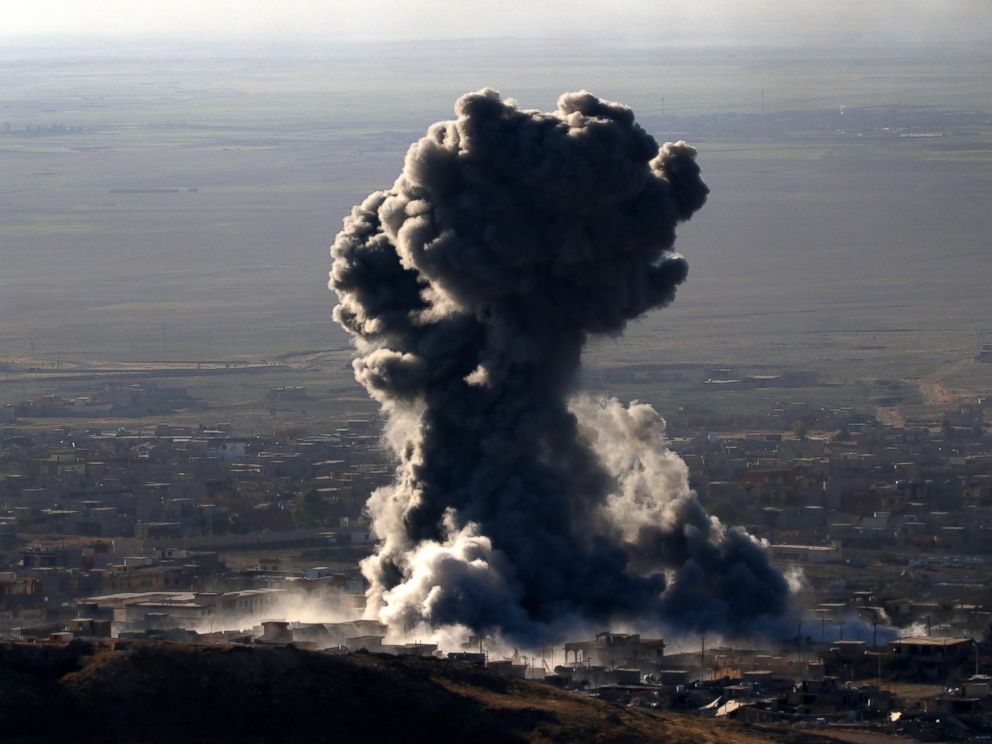 PHOTO: Heavy smoke billows during an operation by Iraqi Kurdish forces backed by US-led strikes in the northern Iraqi town of Sinjar on Nov. 12, 2015, to retake the town from the Islamic State group.