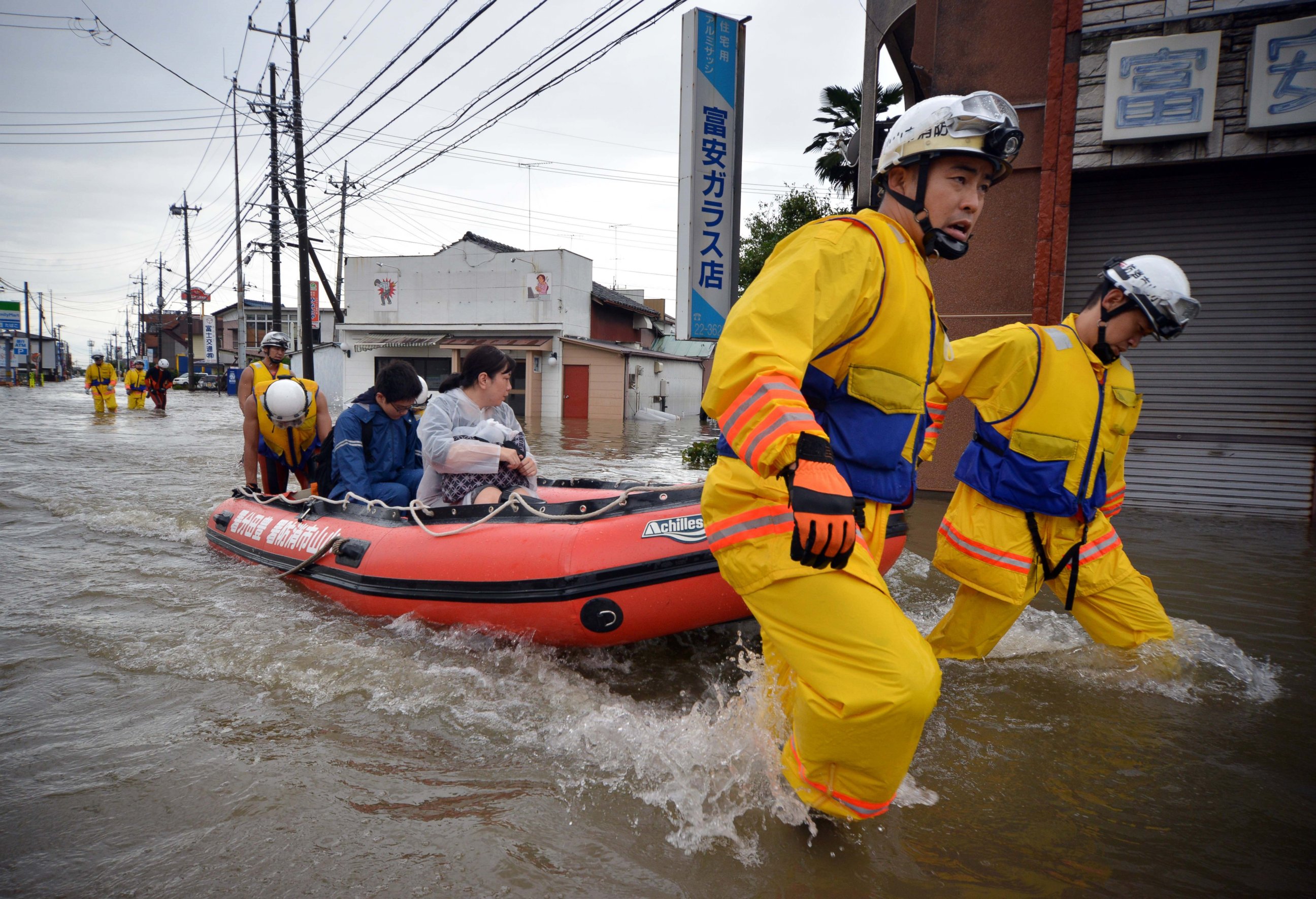 PHOTO: Rescue workers transport evacuees in a rubber boat through floodwaters at Oyama in Tochigi prefecture, north of Tokyo on Sept. 10, 2015. 