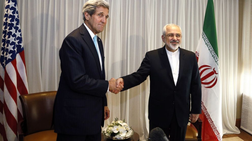 Iranian Foreign Minister Mohammad Javad Zarif shakes hands on January 14, 2015 with US State Secretary John Kerry in Geneva. 