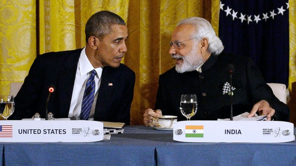 PHOTO: US President Barack Obama confers with Indian Prime Minister Narendra Modi during a working dinner in the East Room of the White House March 31, 2016 in Washington, D.C.