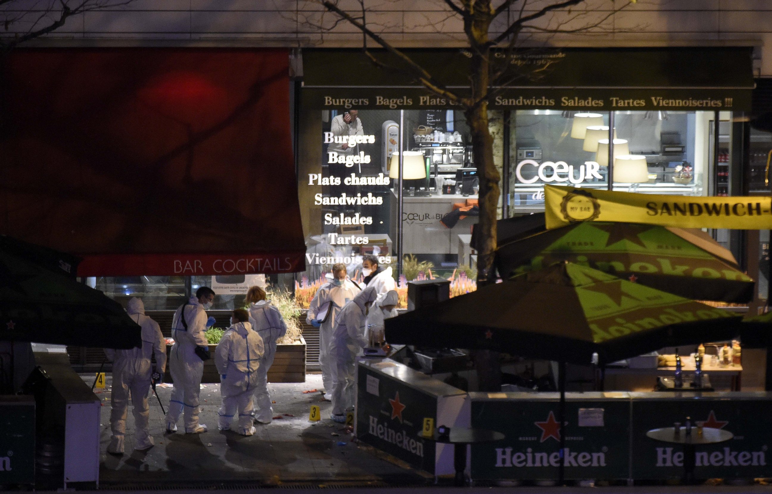 PHOTO: Forensic experts inspect the site of an attack at a restaurant outside the Stade de France stadium in Saint-Denis, north of Paris, on Nov. 14, 2015.