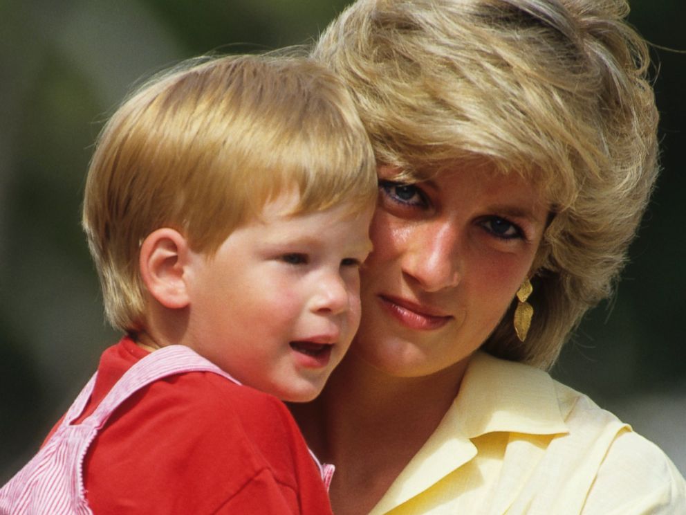 PHOTO: Diana, Princess of Wales with Prince Harry on holiday in Majorca, Spain on Aug. 10, 1987.