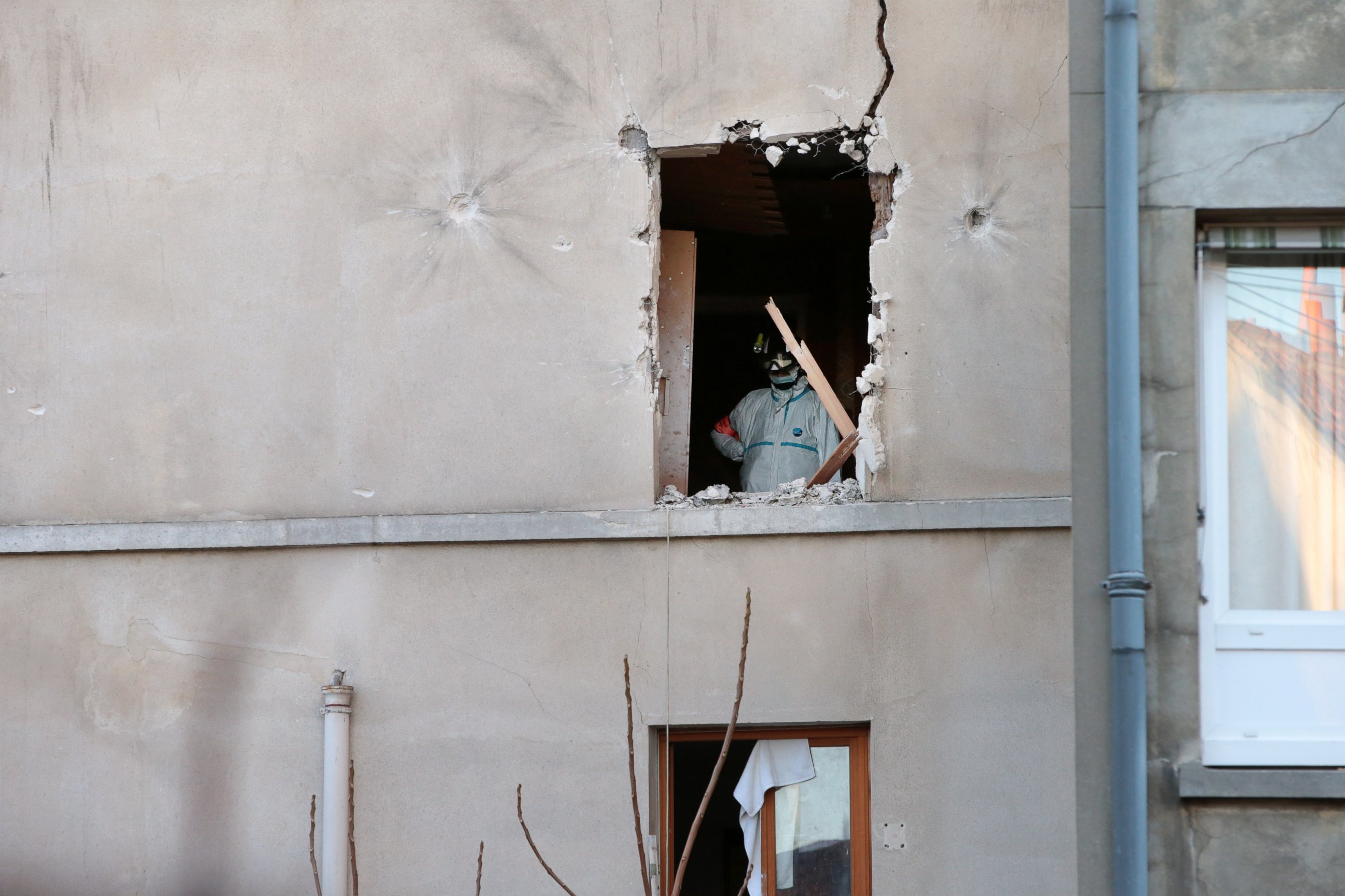 PHOTO: Forensic investigators search for evidence in the apartment raided by French Police in the Paris suburb of Saint-Denis, Nov. 18, 2015.