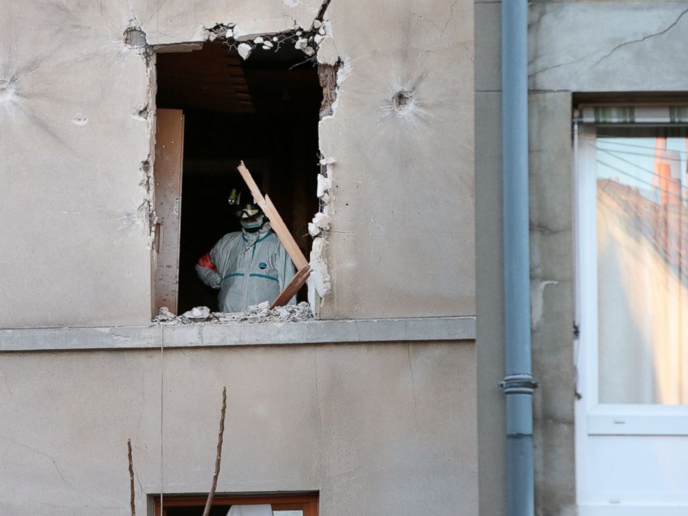 PHOTO: Forensic investigators search for evidence in the apartment raided by French Police in the Paris suburb of Saint-Denis, Nov. 18, 2015.