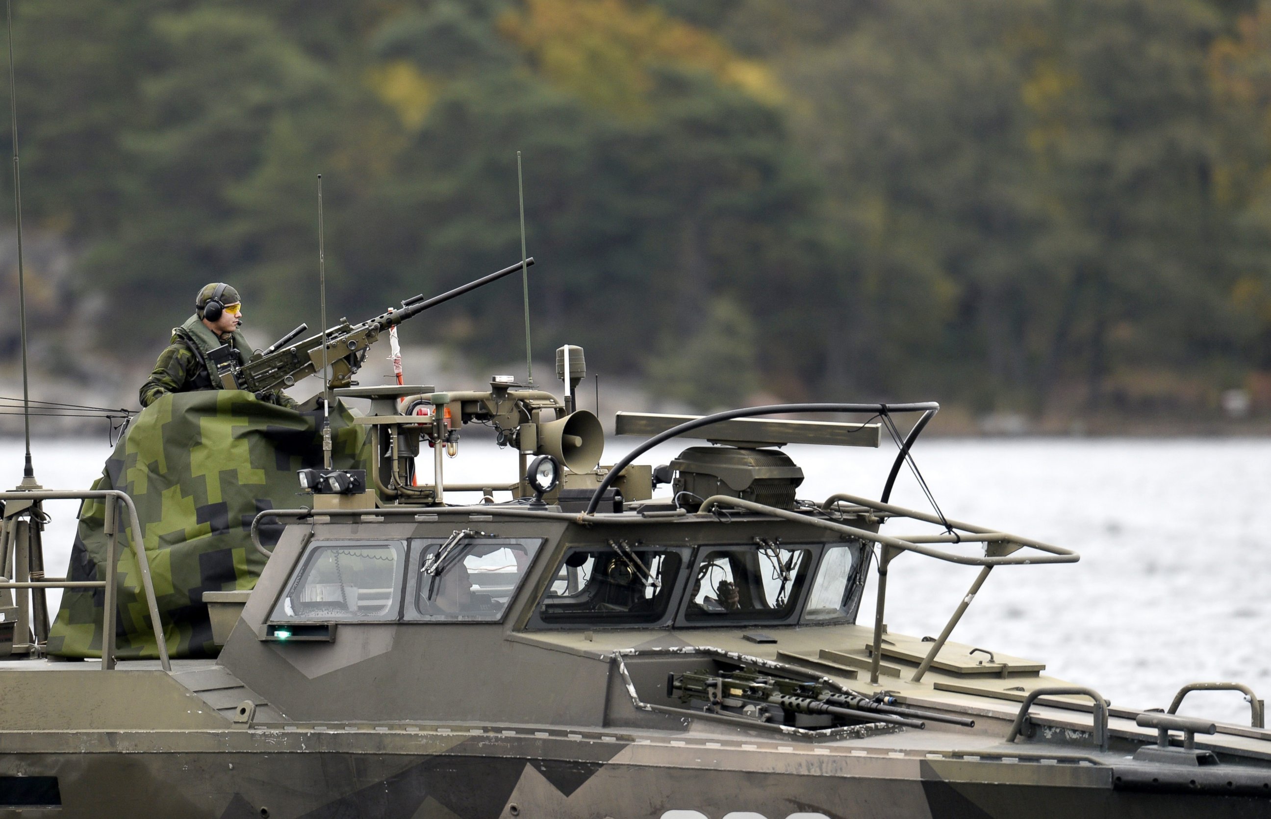PHOTO: A Swedish Navy fast-attack craft patrols in the the Stockholm Archipelago, Sweden,  on October 18 2014.