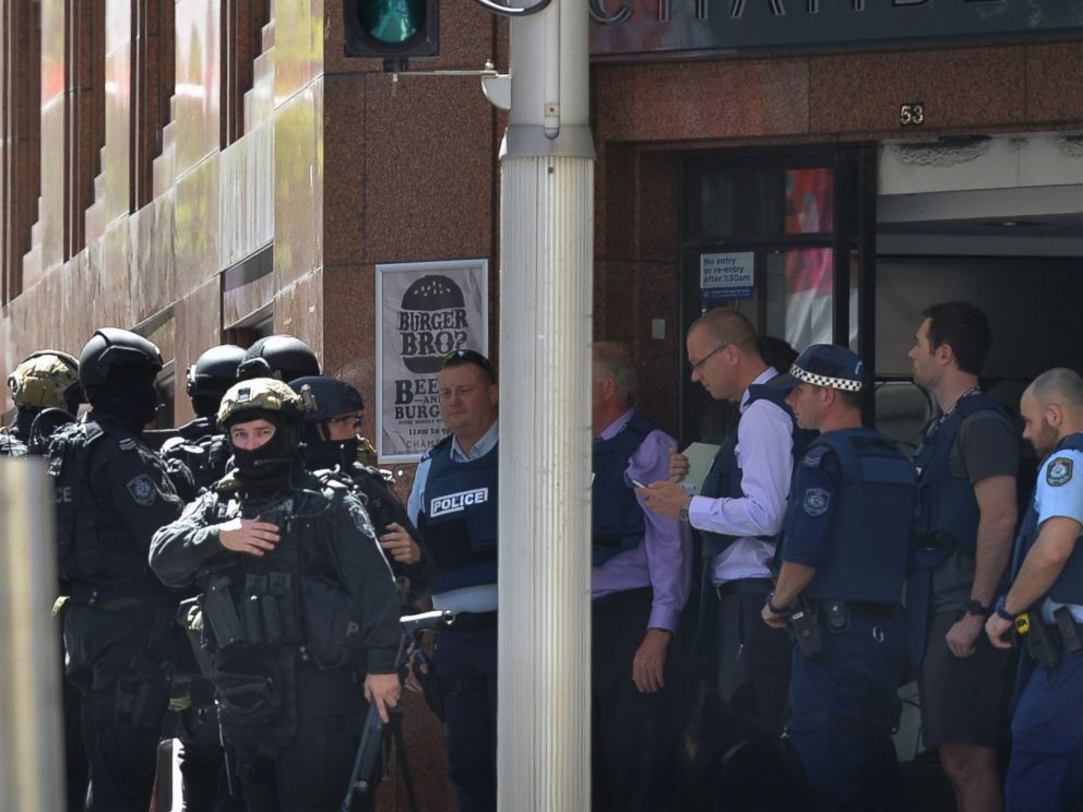 PHOTO: Armed police are seen outside a cafe in the central business district of Sydney on Dec. 15, 2014.