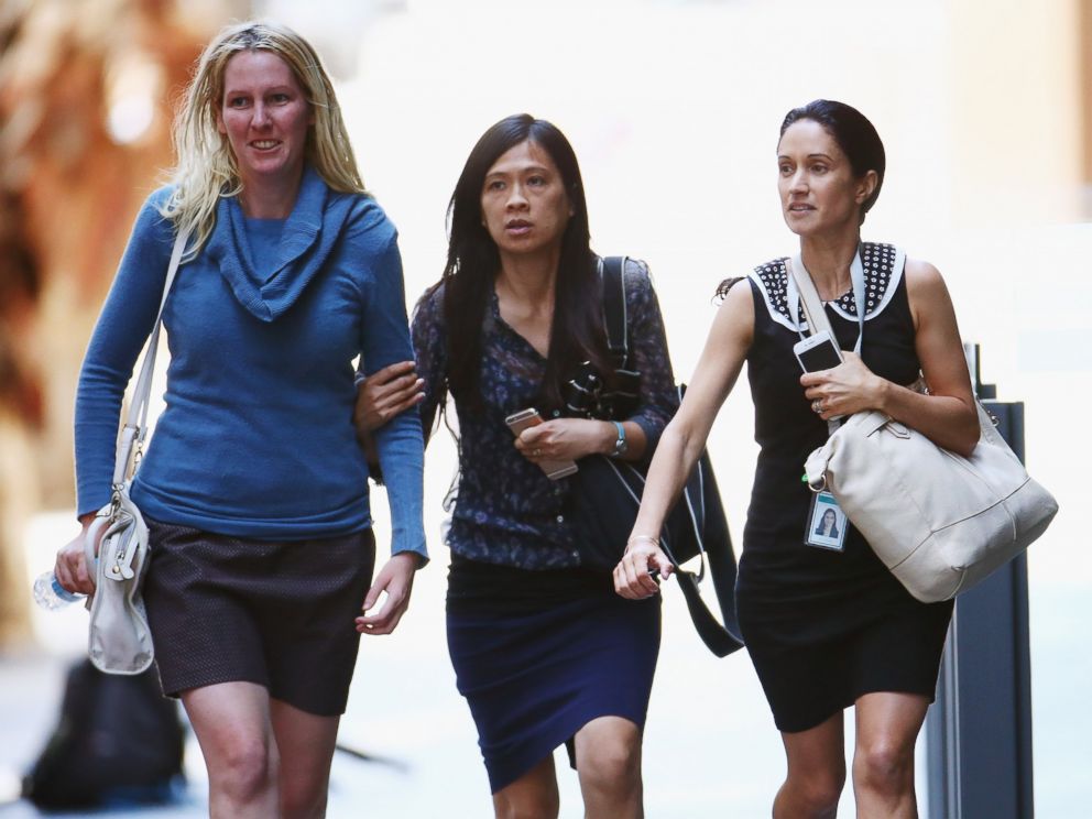 PHOTO: Girls rush through Philip Street past armed police at a cafe on Dec. 15, 2014 in Sydney, Australia.  
