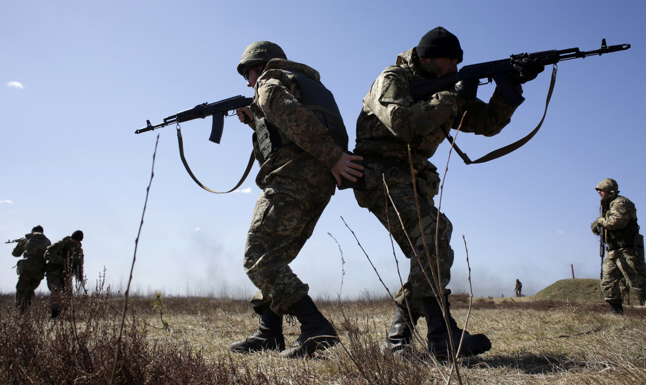 PHOTO: Ukrainian servicemen take part in a military drill in the Zhytomyr region on April 9, 2015. 