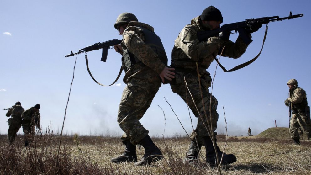 PHOTO: Ukrainian servicemen take part in a military drill in the Zhytomyr region on April 9, 2015. 