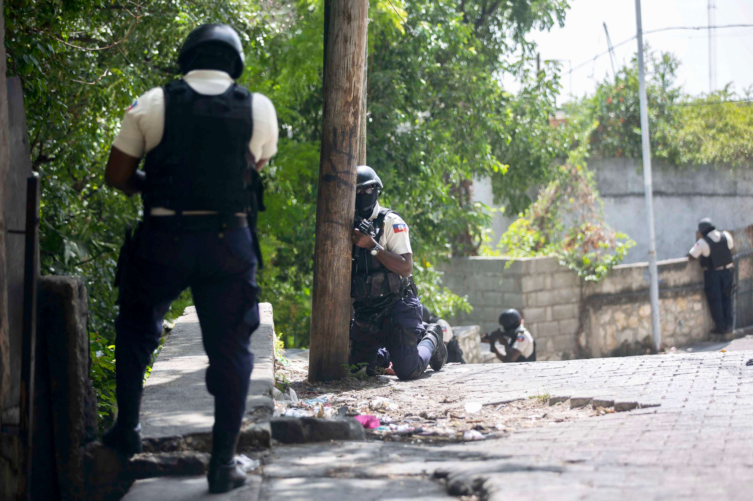 PHOTO: Police search the Morne Calvaire district of Petion Ville for suspects who remain at large in the murder of Haitian President Jovenel Moise in Port-au-Prince, Haiti, July 9, 2021.