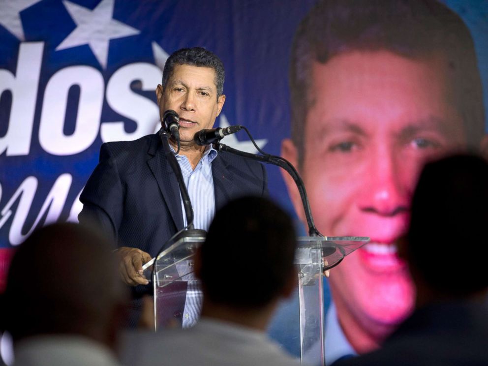 PHOTO: Venezuelan independent presidential candidate Henri Falcon speaks to supporters during a joint event with independent presidential candidate Luis Ratti, in Caracas, Venezuela, May 8, 2018.