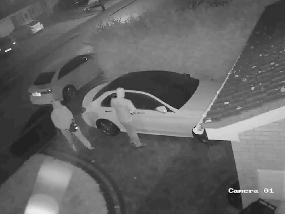 High-tech car robbery caught on video in the UK - ABC News