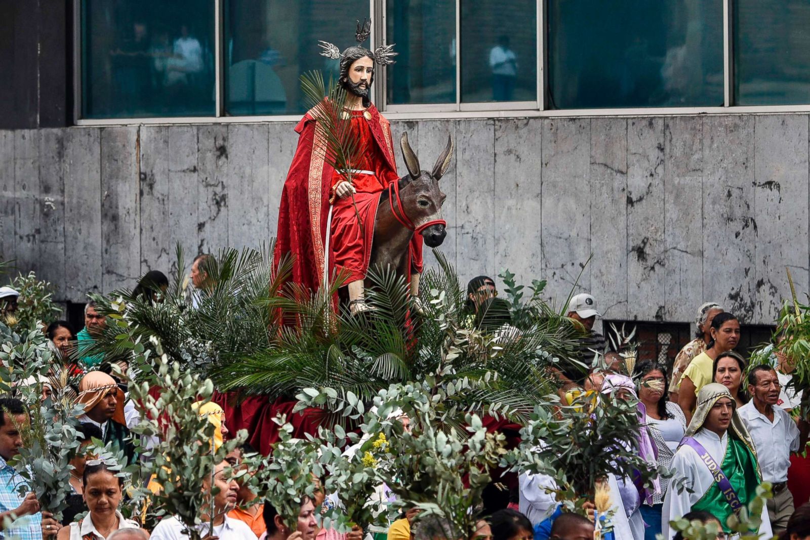 Holy Week observances around the world - ABC News